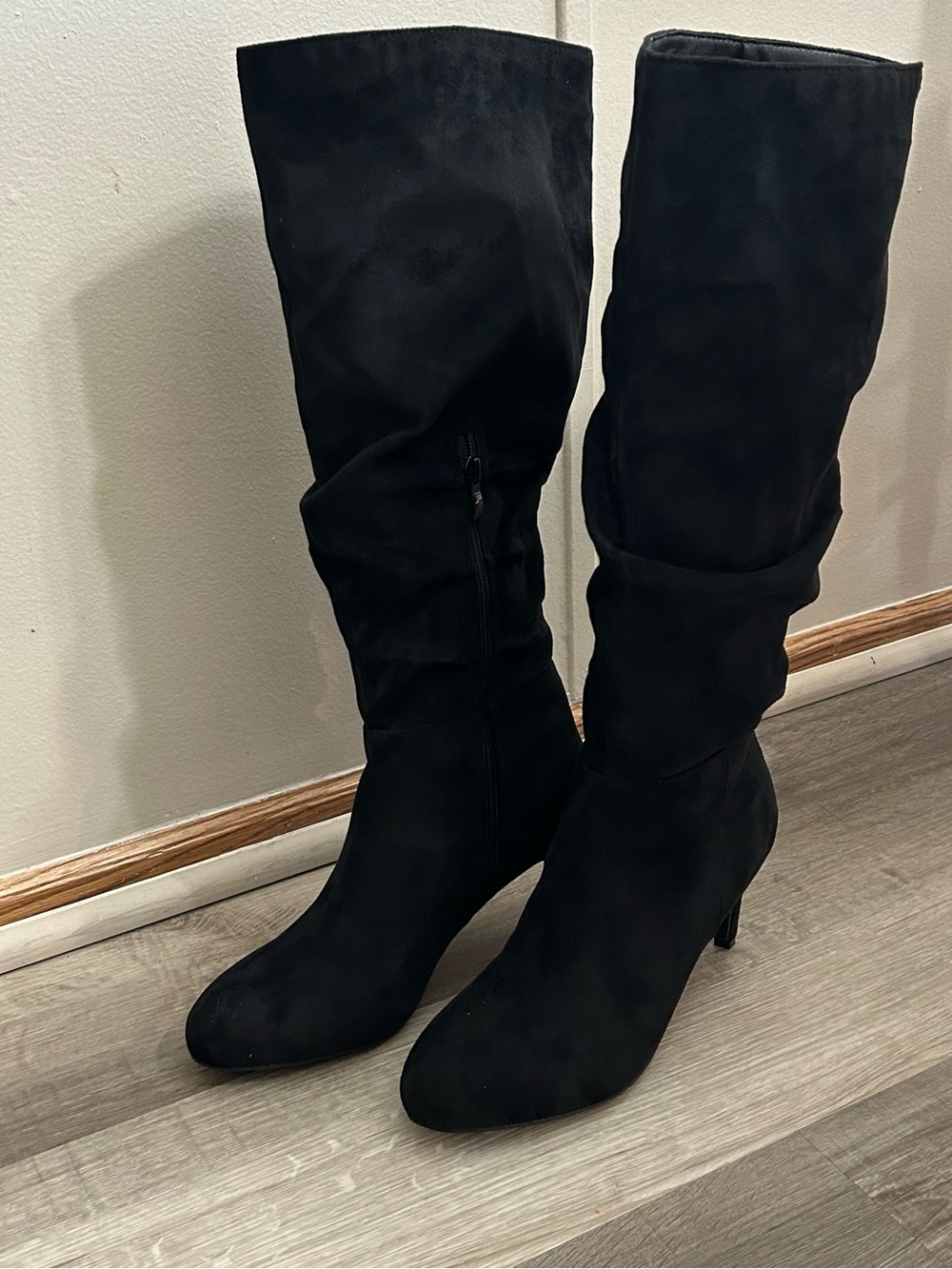 NWOT Black Suede Slouchy Knee High Boots Kitten Heel Size 9 - Picture 2 of 9